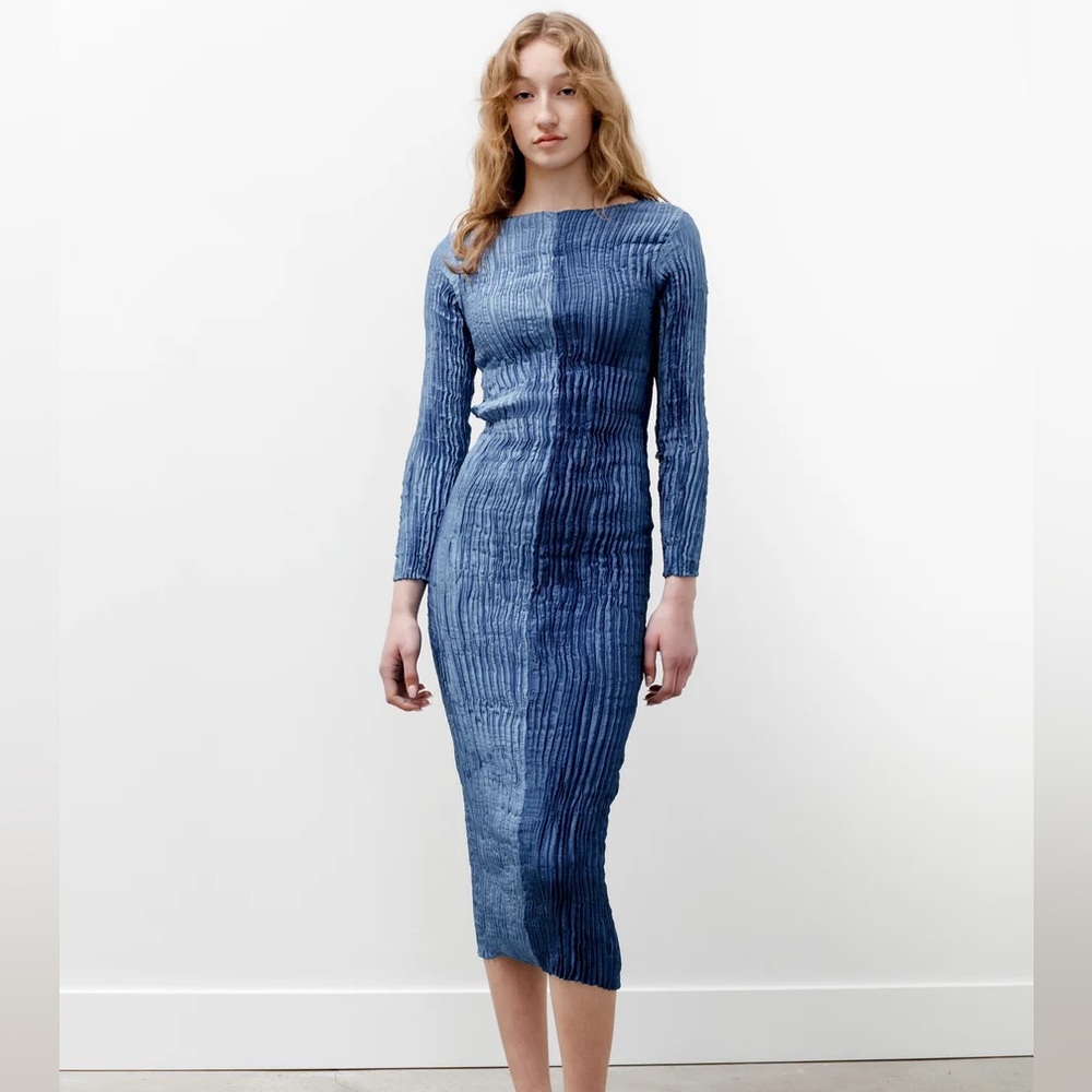 Azur Silk Plissé dress, Indigo two tone, M